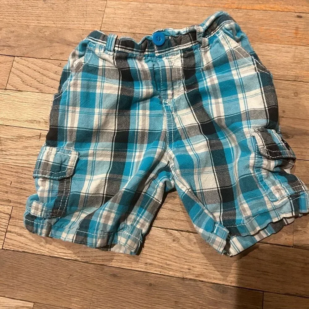 Boy bundle shorts and swimsuit size 3T